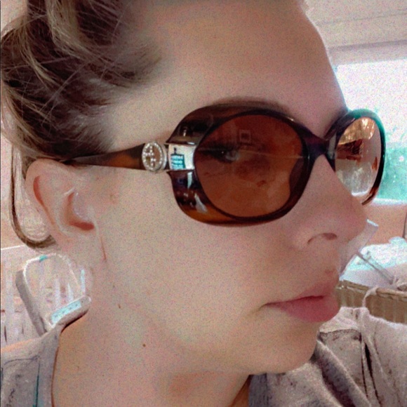 Giorgio Armani tortoise shell sunglasses with case. In great condition. - Picture 6 of 7